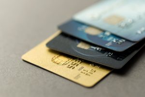 mehr als zwei Kreditkarten