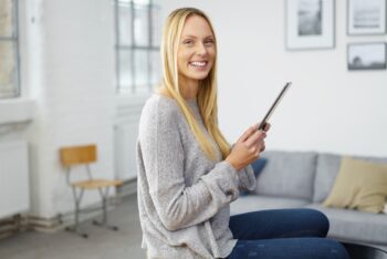 Frau mit Tablet