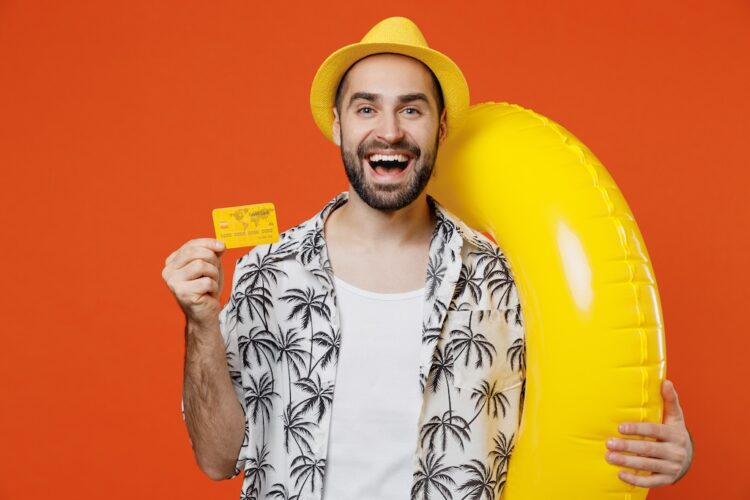 Goldene Kreditkarte auf Reise