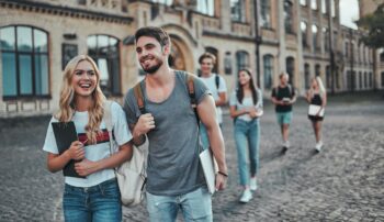 Studenten auf Campus